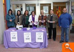 Mislata inicia las Jornadas contra la Violencia de Género con una exposición fotográfica y la campaña del lazo blanco - (foto 5)