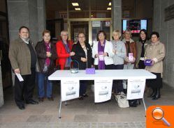 Mislata inicia las Jornadas contra la Violencia de Género con una exposición fotográfica y la campaña del lazo blanco - (foto 4)