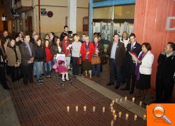 Mislata inicia las Jornadas contra la Violencia de Género con una exposición fotográfica y la campaña del lazo blanco - (foto 3)