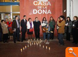 Mislata inicia las Jornadas contra la Violencia de Género con una exposición fotográfica y la campaña del lazo blanco - (foto 2)