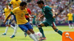 Javier Aquino presentado como nuevo jugador del VillarrealCF - (foto 2)