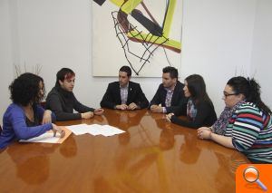 Mislata firma un convenio con el Consell de la Joventut para potenciar el papel de los jóvenes en la ciudad - (foto 2) Mislata firma un convenio con el Consell de la Joventut para potenciar el papel de los jóvenes en la ciudad - (foto 2)