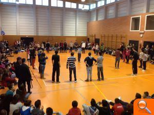 El Ballet de la Generalitat interactúa con los alumnos del IES de Vilamarxant con motivo del Día Internacional de la Danza