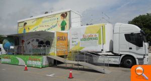Un aula móvil enseña a los escolares de Dénia la importancia del reciclado de aparatos eléctricos y electrónicos, pilas y bombillas - (foto 4)