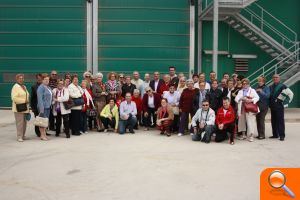 Vecinos de Oropesa del Mar visitan la planta de Reciclaje de Cervera del Maestre