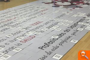 Más de 1.000 empleados dan forma a un “puzzle” gigante para conmemorar el tercer aniversario del Departamento de Salud del Vinalopó - (foto 3)