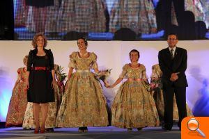 Beatriz Fernández y Mireia Galán son elegidas Falleras Mayores de Torrent 2014, ante más de 1.600 personas - (foto 2)