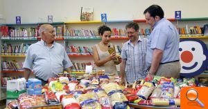 Onda consigue reunir 100 kilos de comida para Cáritas en una campaña de la biblioteca municipal 