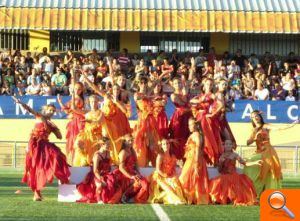 El Regidor de Cultura felicita el Ballet Òpera d’Ontinyent per l’espectacle d’inauguració del Torneig de Futbol COTIF - (foto 2)