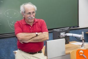 Procopis Papastratis: «Las medidas de recorte son una estrategia concertada del gobierno para eliminar la educación pública y obligar a los estudiantes a pagar tasas» - (foto 2)