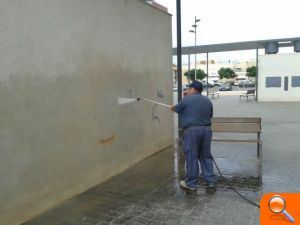 L’Ajuntament d’Alfafar realiza tareas de limpieza de pintadas en los parques infantiles del municipio - (foto 4) L’Ajuntament d’Alfafar realiza tareas de limpieza de pintadas en los parques infantiles del municipio - (foto 4)