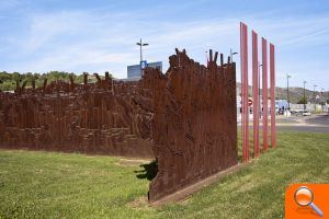 Gregori: "Miró escondió su facción catalanista dentro de la escultura del 25 d’abril presidiendo la entrada de Gandia" - (foto 3)