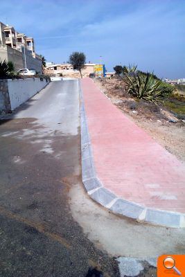 El Ayuntamiento continúa con el adoquinado de la urbanización Cabo Cervera - (foto 2)