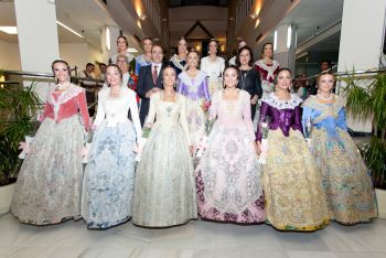 La Agrupación de Fallas Turia traslada la Real Senyera desde Xirivella a Quart de Poblet, donde permanecerá durante un año