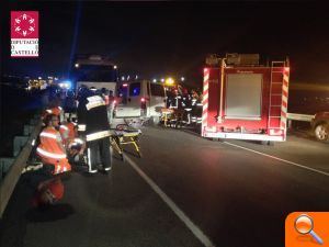 Diez heridos tras una colisión entre una furgoneta y un turismo - (foto 3) Diez heridos tras una colisión entre una furgoneta y un turismo - (foto 3)