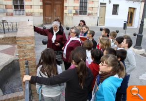 Personas mayores de Mislata explican a los escolares cómo era la vida en el pueblo hace más de medio siglo - (foto 5) Personas mayores de Mislata explican a los escolares cómo era la vida en el pueblo hace más de medio siglo - (foto 5)