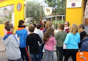 Personas mayores de Mislata explican a los escolares cómo era la vida en el pueblo hace más de medio siglo - (foto 4) Personas mayores de Mislata explican a los escolares cómo era la vida en el pueblo hace más de medio siglo - (foto 4)