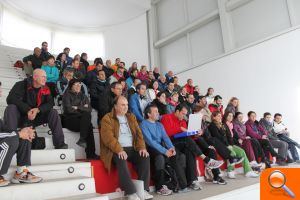 Nueva sesión de "Pilota a l'escola" para los maestros en el trinquet de Petrer - (foto 2)