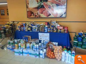Una jornada solidaria en dos supermercados de Torrent logra recaudar 4.517 kilos de alimentos para la campaña Nadal Solidari    