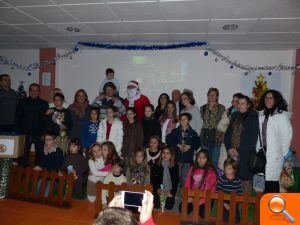 Papà Noel visita la Falla Cardenal Tarancón per a arreplegar les cartes dels xiquets - (foto 5)