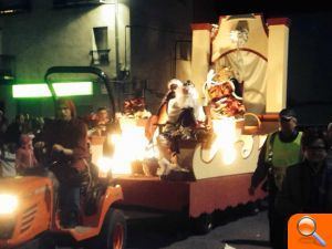 Los Reyes Magos llenan de ilusión a los niños de Cabanes y La Ribera - (foto 2)