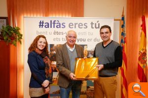 La familia Iborra depositaria de uno de los ejemplares del libro “l’Alfas 200 Anys”