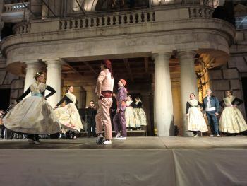 El Grupo de Danzas de Quart de Poblet actúa en los Bailes Tradicionales de las Fallas de Valencia