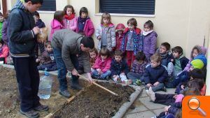 El colegio Blasco de Alagón de Vilafranca celebra el Día del Árbol