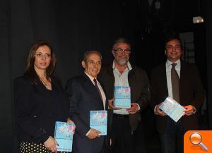 Álvaro Carrey presenta en Manises su primer libro: "El viaje de Violeto, las aventuras de un billete de 500 €" - (foto 4)