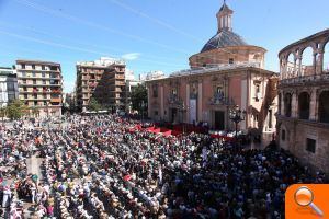 Miles de personas rinden homenaje a la Virgen de los Desamparados en la primera salida de su imagen original desde 1961 - (foto 4) Miles de personas rinden homenaje a la Virgen de los Desamparados en la primera salida de su imagen original desde 1961 - (foto 4)