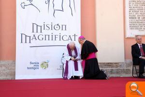 Miles de personas rinden homenaje a la Virgen de los Desamparados en la primera salida de su imagen original desde 1961 - (foto 8) Miles de personas rinden homenaje a la Virgen de los Desamparados en la primera salida de su imagen original desde 1961 - (foto 8)