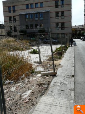 PSOE: "El Ayuntamiento sigue sin adecentar el solar insalubre junto al centro de salud que los vecinos denunciaron hace más de un año" - (foto 4)