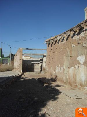 Esquerra Unida denuncia el expolio sufrido por la Alquería Tronaes del barrio de Malilla - (foto 4)