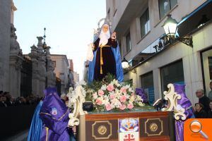 Vila-real vive la solemne procesión del Santo Entierro - (foto 2)