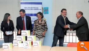 El Club Rotary entrega tablets al Centro de Día de Enfermos de Alzheimer de Onda - (foto 3)