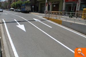 La brigada de obras mejora las señalizaciones viales de la Avenida Dos de Mayo 