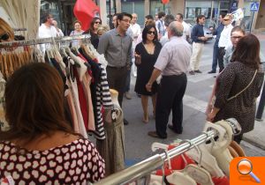 “Ontinyent al Carrer” reprèn les activitats amb un aparador gegants, tallers infantils, una cata de vins i una exhibició de cocteleria acrobàtica - (foto 2)