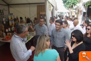 “Ontinyent al Carrer” reprèn les activitats amb un aparador gegants, tallers infantils, una cata de vins i una exhibició de cocteleria acrobàtica - (foto 3)