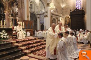 El Arzobispo confiere la ordenación sacerdotal a tres diáconos y les alienta a ser “humildes, sencillos y comprensivos”  - (foto 2)