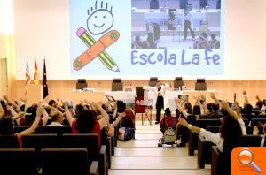 Los maestros de la escuela del Hospital La Fe cierran el curso escolar con un Festival