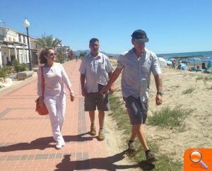 El Ayuntamiento de Cabanes contrata a una empresa local para reforzar el mantenimiento de la playa 