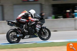 El piloto Bernat Martínez se afianza en las Superbikes con una Yamaha oficial - (foto 2)