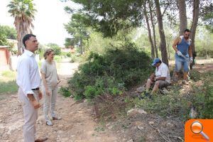 20 desempleados se incorporan a las tareas de limpieza en Calicanto como medida preventiva contra incendios