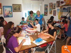 Catorce niños finalizan el taller de bolillos organizado por el Ayuntamiento - (foto 2) Catorce niños finalizan el taller de bolillos organizado por el Ayuntamiento - (foto 2)
