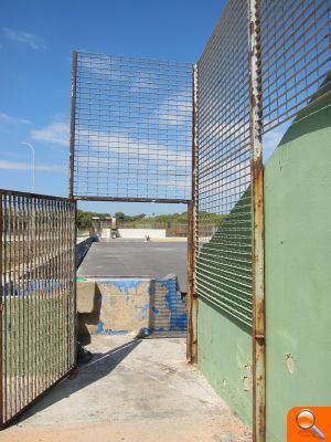 EU denuncia el abandono de las instalaciones del antiguo polideportivo de El Saler - (foto 5) EU denuncia el abandono de las instalaciones del antiguo polideportivo de El Saler - (foto 5)