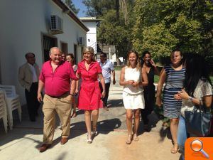 La consellera de Bienestar Social visita la escuela de verano de Ribarroja del Turia adherida al programa de Bienestar Social - (foto 2)