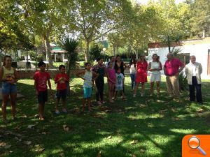 La consellera de Bienestar Social visita la escuela de verano de Ribarroja del Turia adherida al programa de Bienestar Social - (foto 4)