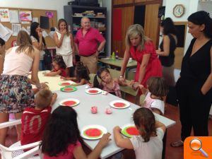 La consellera de Bienestar Social visita la escuela de verano de Ribarroja del Turia adherida al programa de Bienestar Social - (foto 6)
