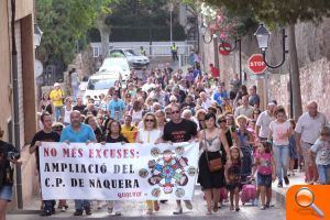 Padres y alumnos arrancan el curso escolar en Nàquera reclamando la ampliación del colegio