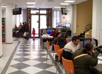 Los vecinos de la Pobla de Vallbona ya pueden pagar sus impuestos con tarjeta de crédito